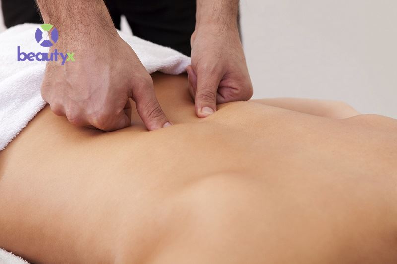 Động tác chính của massage Shiatsu là day và ấn huyệt