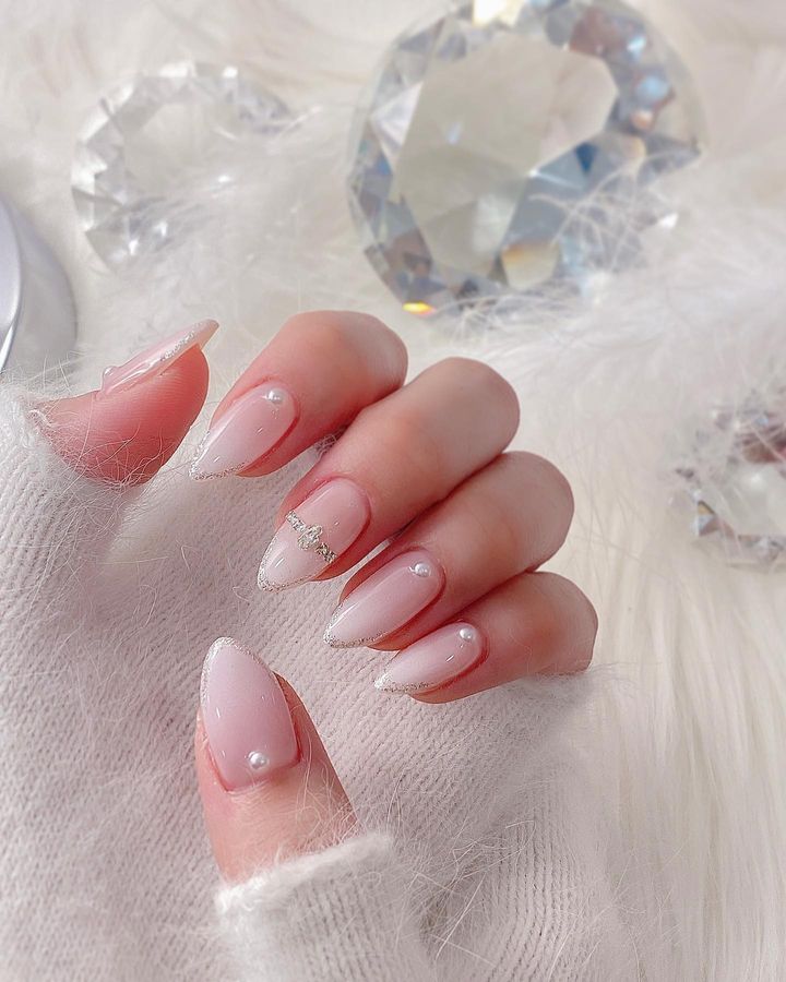 Mẫu nail tết đính đá cực đẹp cho chị em