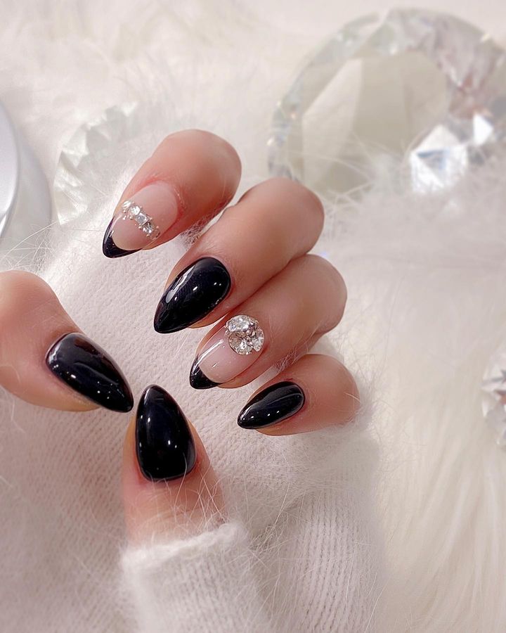 Mẫu nail tết đính đá cực đẹp cho chị em