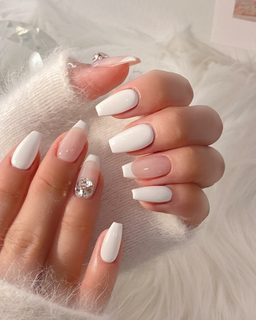 Mẫu nail tết đính đá cực đẹp cho chị em