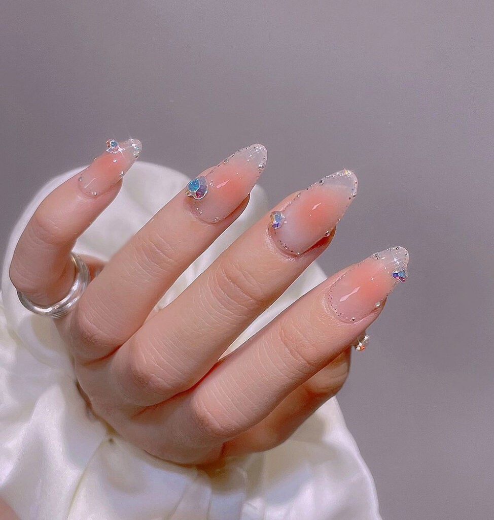 Mẫu nail tết đính đá cực đẹp cho chị em