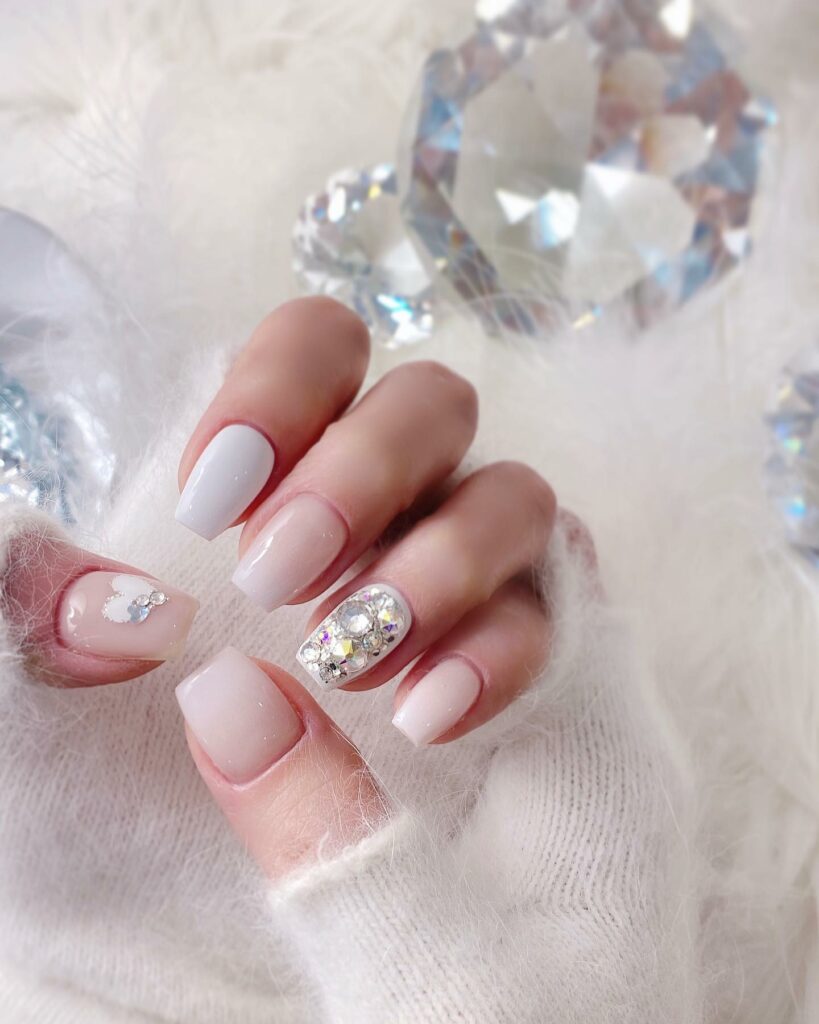 Mẫu nail tết đính đá cực đẹp cho chị em